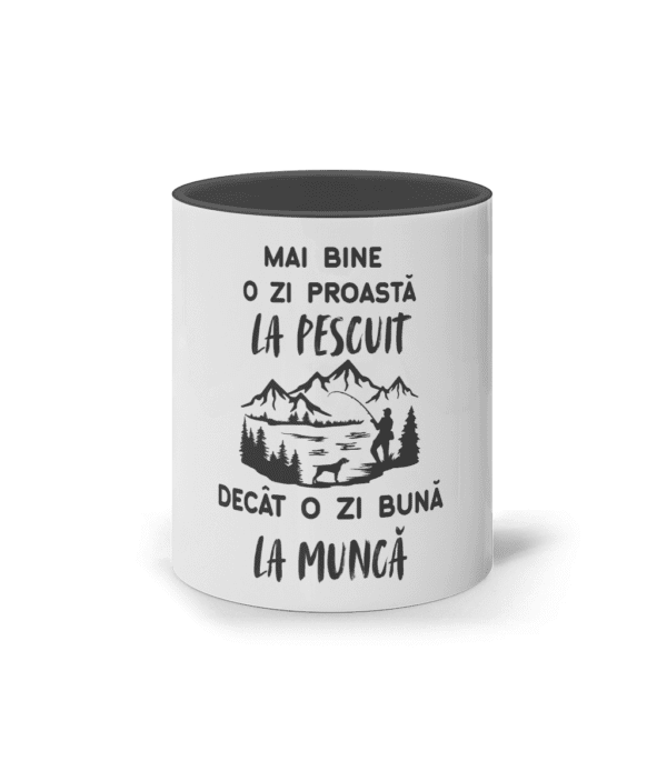 Cana colorata ceramica cadou personalizat pentru iubitorii de peste si pescuit pescari amatori si profesionisti Mai bine o zi proasta la pescuit decat o zi buna la munca